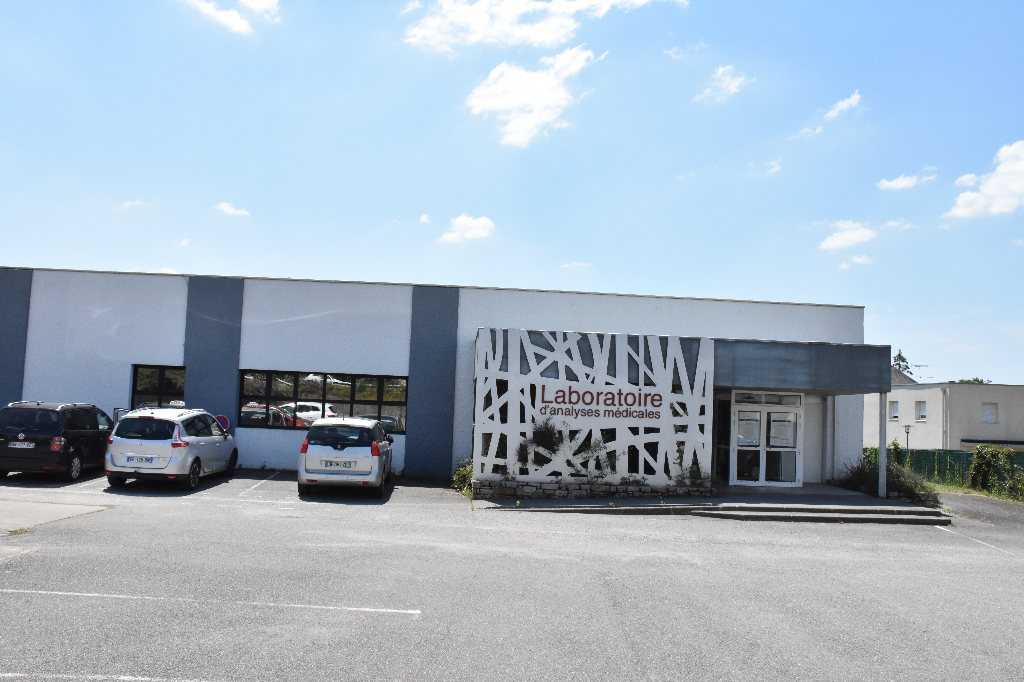MUZILLAC centre, Local commercial de 484 m2 MUZILLAC centre, Local commercial de 484 m2