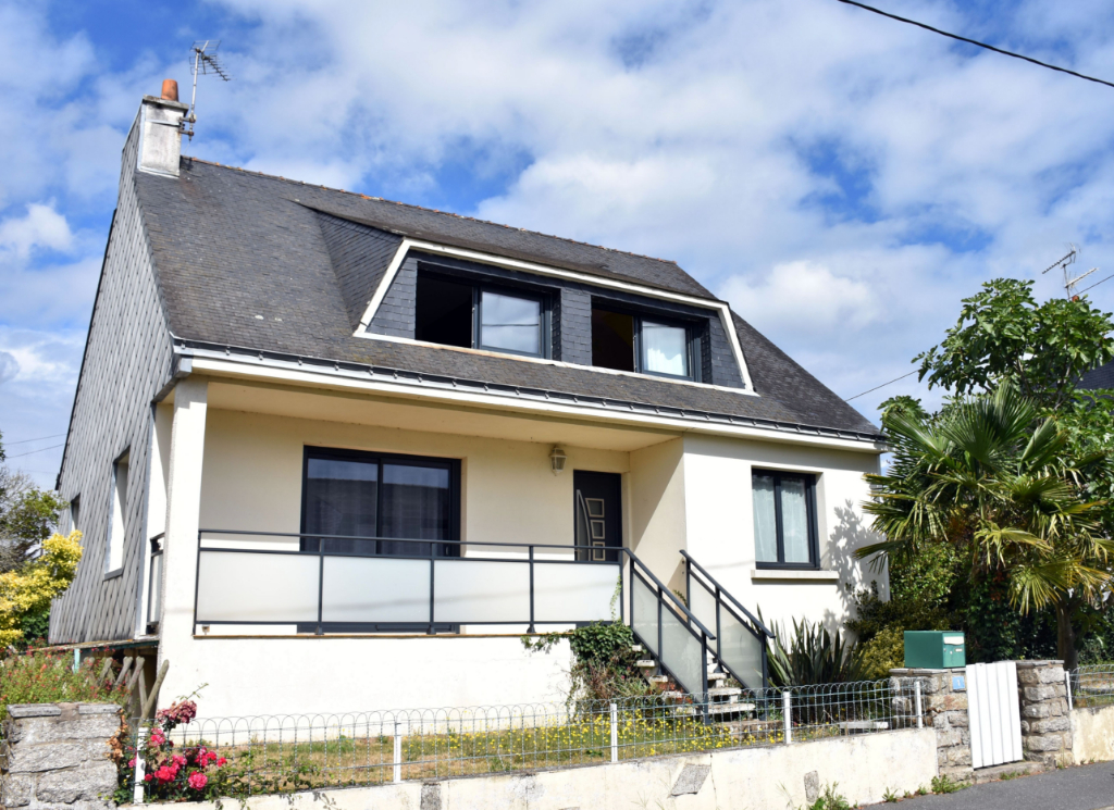 A VENDRE - MARZAN - PAVILLON SUR SOUS-SOL COMPLET T6 A VENDRE - MARZAN - PAVILLON SUR SOUS-SOL COMPLET T6