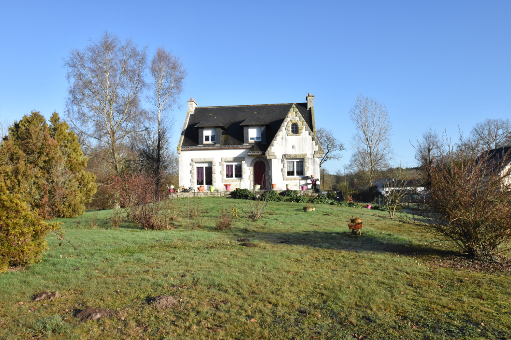 LA TRINITE-SURZUR - Maison T 3 sur terrain de 2601 m² LA TRINITE-SURZUR - Maison T 3 sur terrain de 2601 m²
