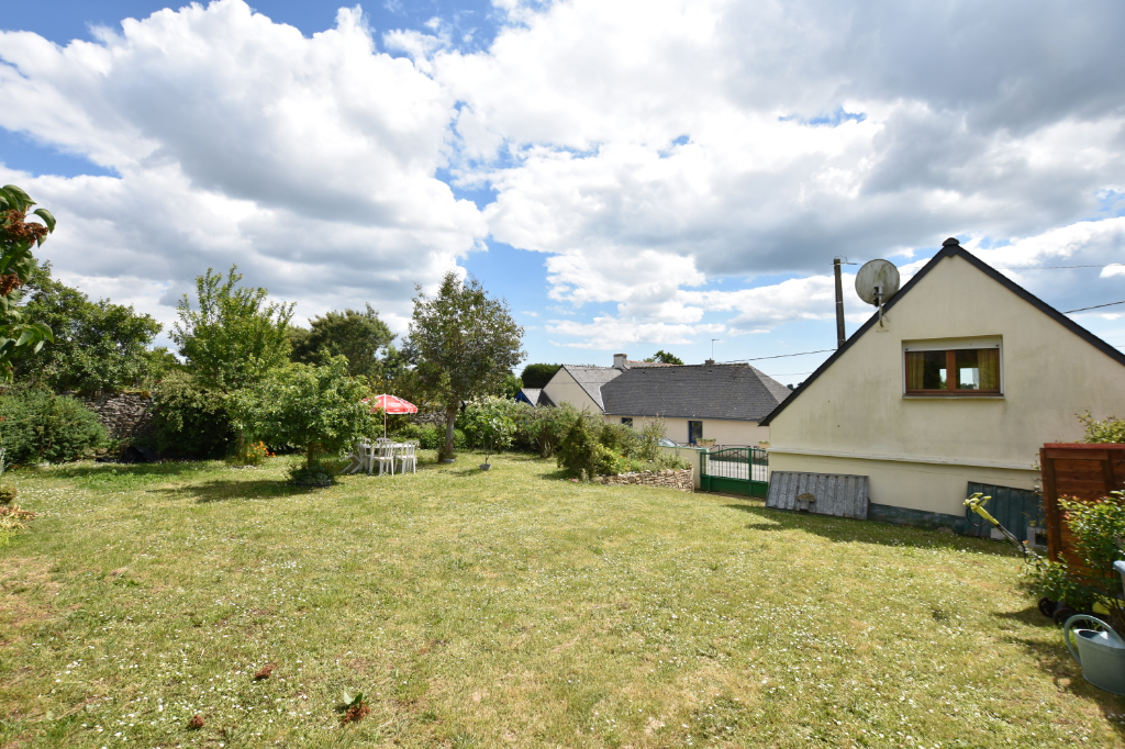 Ambon Terrain de 450 m2 + maison T2 Ambon Terrain de 450 m2 + maison T2