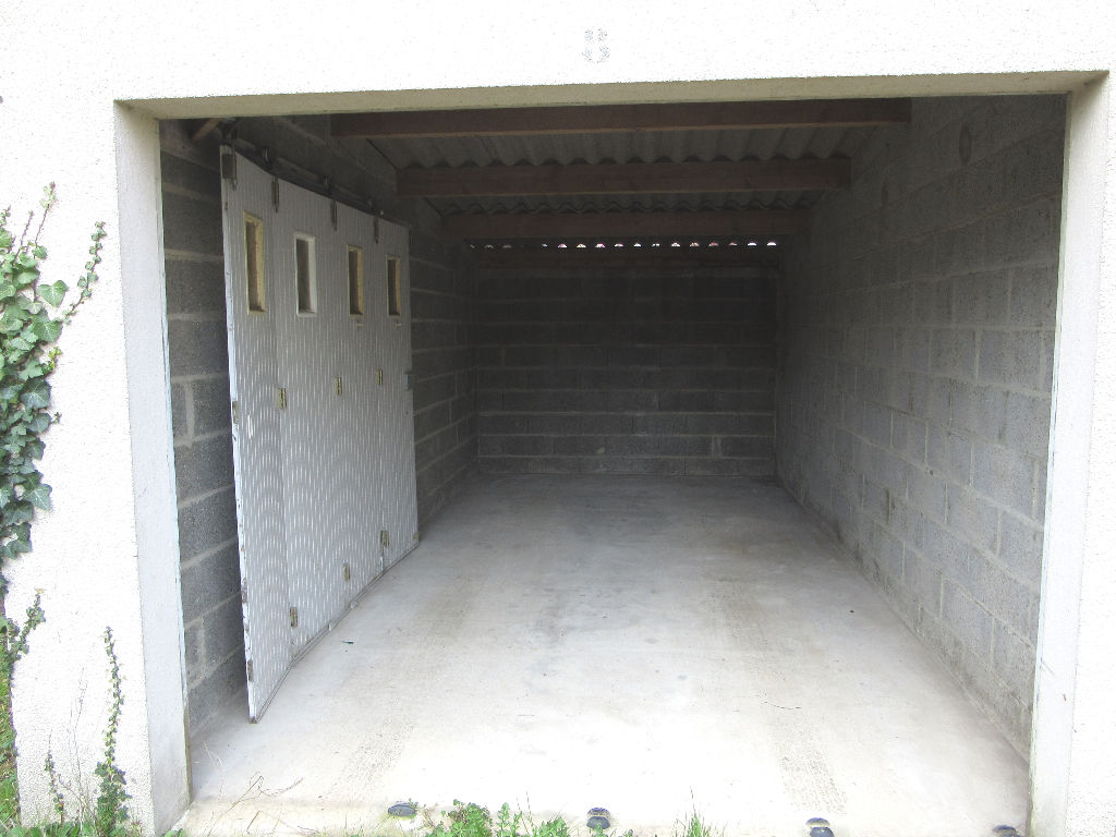 A LOUER- GARAGE - RENNES Saint-Martin A LOUER- GARAGE - RENNES Saint-Martin