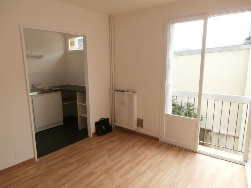 A LOUER- T1bis avec parking- RENNES Lorient St-Brieuc A LOUER- T1bis avec parking- RENNES Lorient St-Brieuc