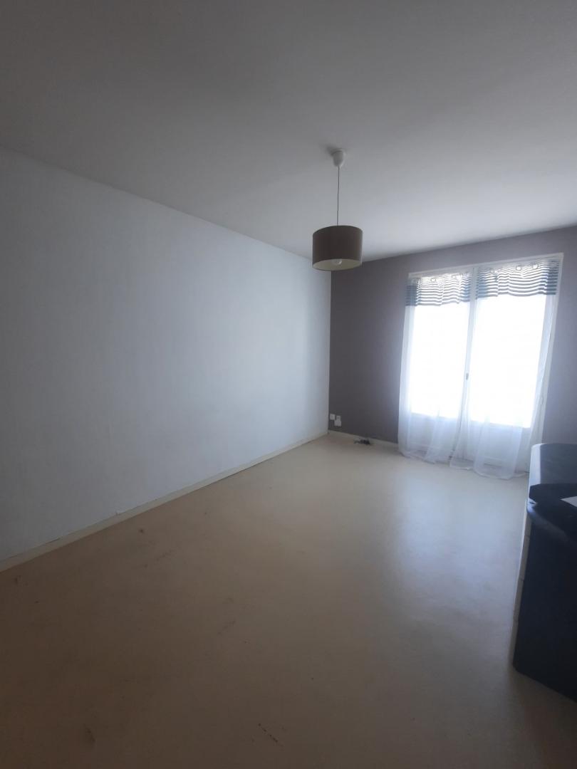 A LOUER- CHAMBRE avec Parking- RENNES Beaulieu A LOUER- CHAMBRE avec Parking- RENNES Beaulieu