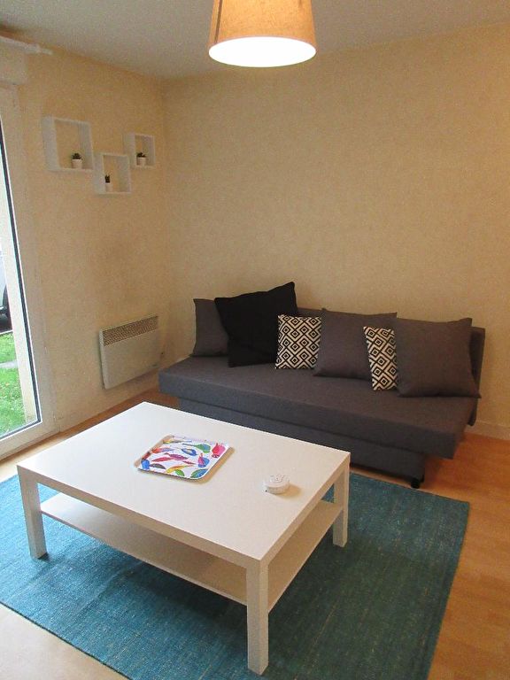 A LOUER- STUDIO MEUBLE avec Parking- RENNES Lorient-St-Brieuc A LOUER- STUDIO MEUBLE avec Parking- RENNES Lorient-St-Brieuc