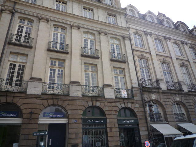 A LOUER BUREAUX - PLACE DU PARLEMENT ! A LOUER BUREAUX - PLACE DU PARLEMENT !