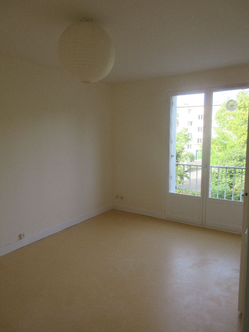 A LOUER- CHAMBRE (garçon) avec parking - RENNES Beaulieu A LOUER- CHAMBRE (garçon) avec parking - RENNES Beaulieu