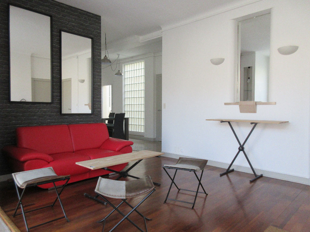 A LOUER - Grand Appartement type 7 avec caves et cour privative - RENNES CENTRE LES QUAIS A LOUER - Grand Appartement type 7 avec caves et cour privative - RENNES CENTRE LES QUAIS