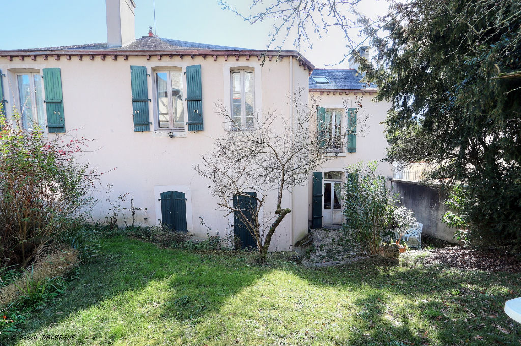 MAISON RENNES de 201 m2 avec 7 chambres MAISON RENNES de 201 m2 avec 7 chambres