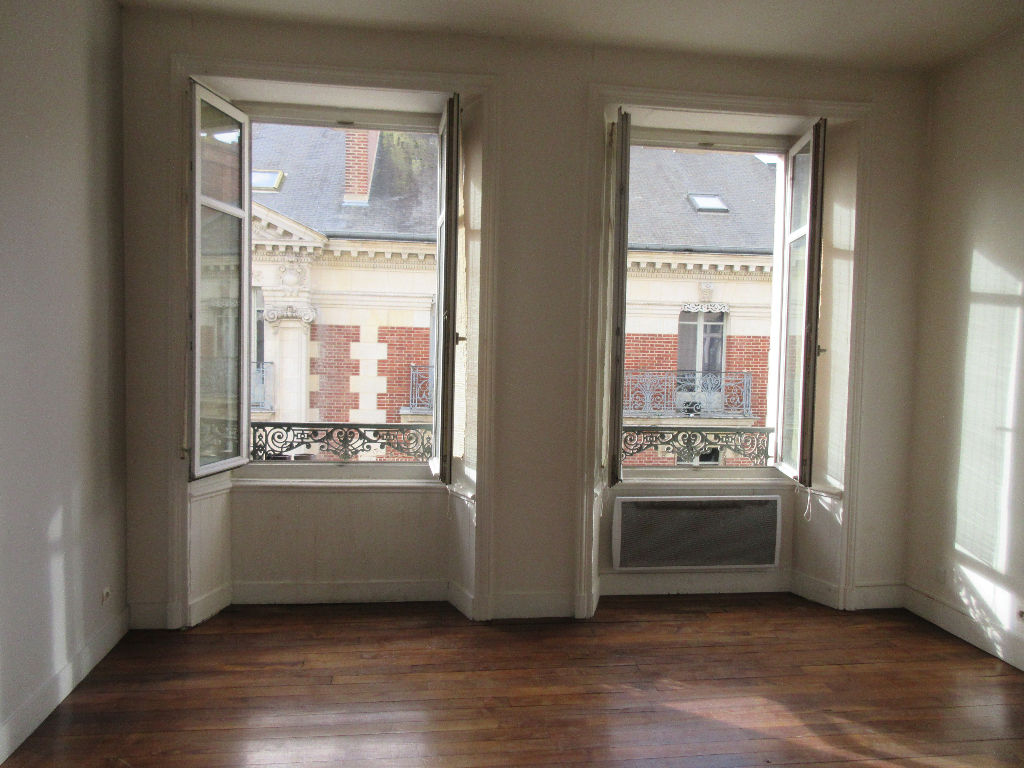 A LOUER- T2 bis - Rennes Centre A LOUER- T2 bis - Rennes Centre