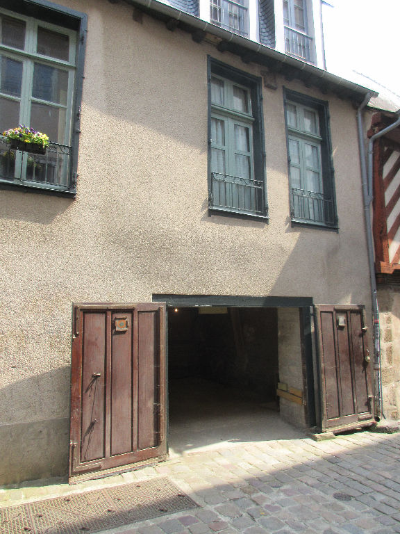 A LOUER- GARAGE - CENTRE HISTORIQUE A LOUER- GARAGE - CENTRE HISTORIQUE