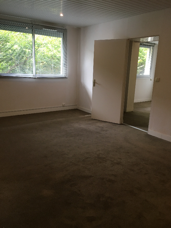Colombier, local ou appartement 70 m2 Colombier, local ou appartement 70 m2