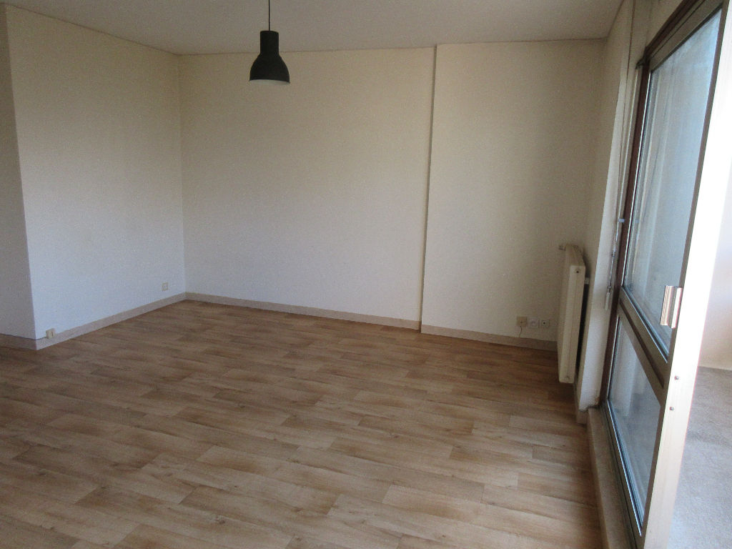 A LOUER - T1 Bis avec parking- RENNES - Bourg Leveque A LOUER - T1 Bis avec parking- RENNES - Bourg Leveque