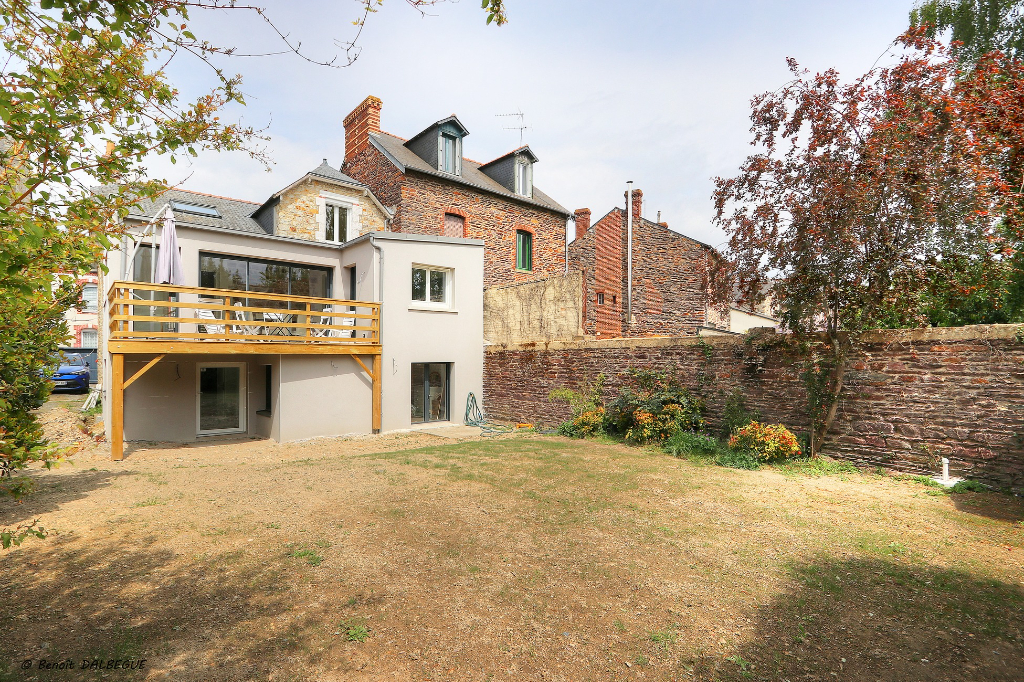 Maison Rennes 8 pièce(s) 161,76 m² Maison Rennes 8 pièce(s) 161,76 m²