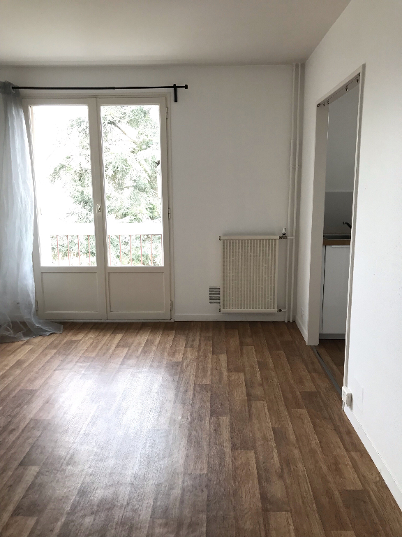 A LOUER- STUDIO avec parking - RENNES Lorient/St-Brieuc A LOUER- STUDIO avec parking - RENNES Lorient/St-Brieuc