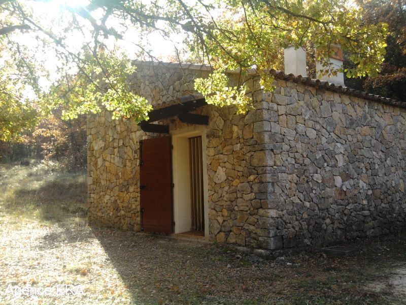 VARAGES :Cabanon en pierres apparentes de 35 m� sur 1ha20 de terrain