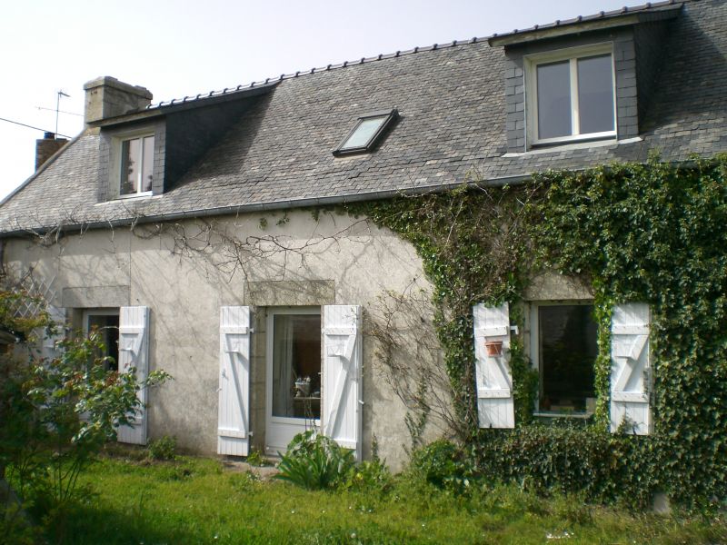 long�re + hangar,Tr�gunc, 150m� habitable sur 850m� de jardin