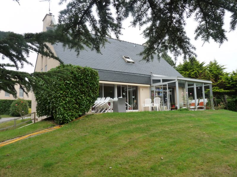 A vendre maison Tr�gunc entre bourg et mer sur 4200m� de parc