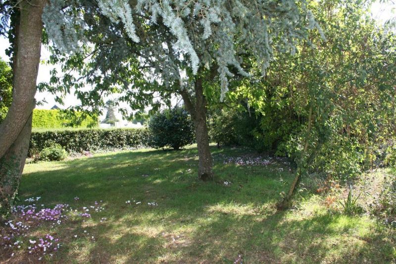 ETABLES SUR MER, plain pied � r�nover sur 976 m� de terrain proche du centre ville