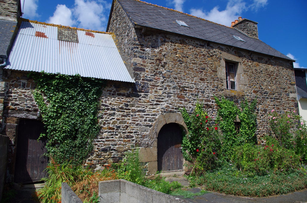 LANTIC : A VENDRE MAISON A RÉNOVER! LANTIC : A VENDRE MAISON A RÉNOVER!