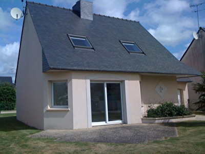 Etables-sur-Mer : Terrain born� et viabilis� 694 m�.