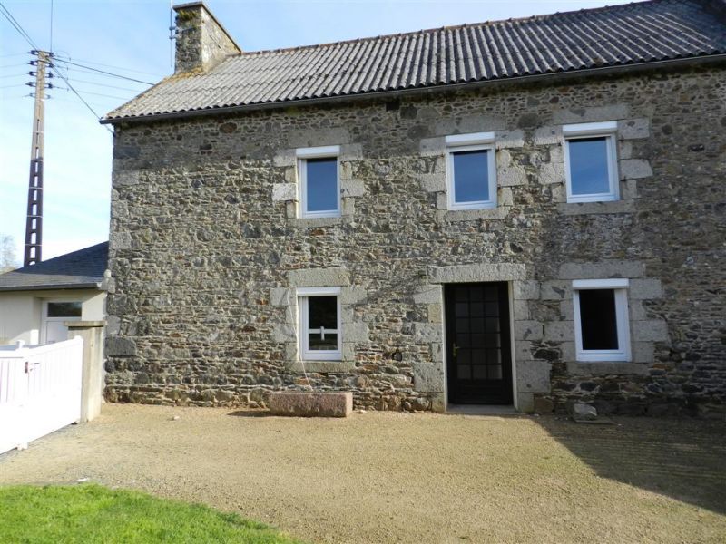PLOURHAN, maison en pierres 120 m� avec cour plein sud