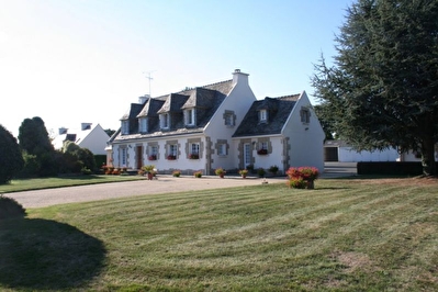 PLOURHAN: Propri�t� en excellent �tat � 5km de la mer