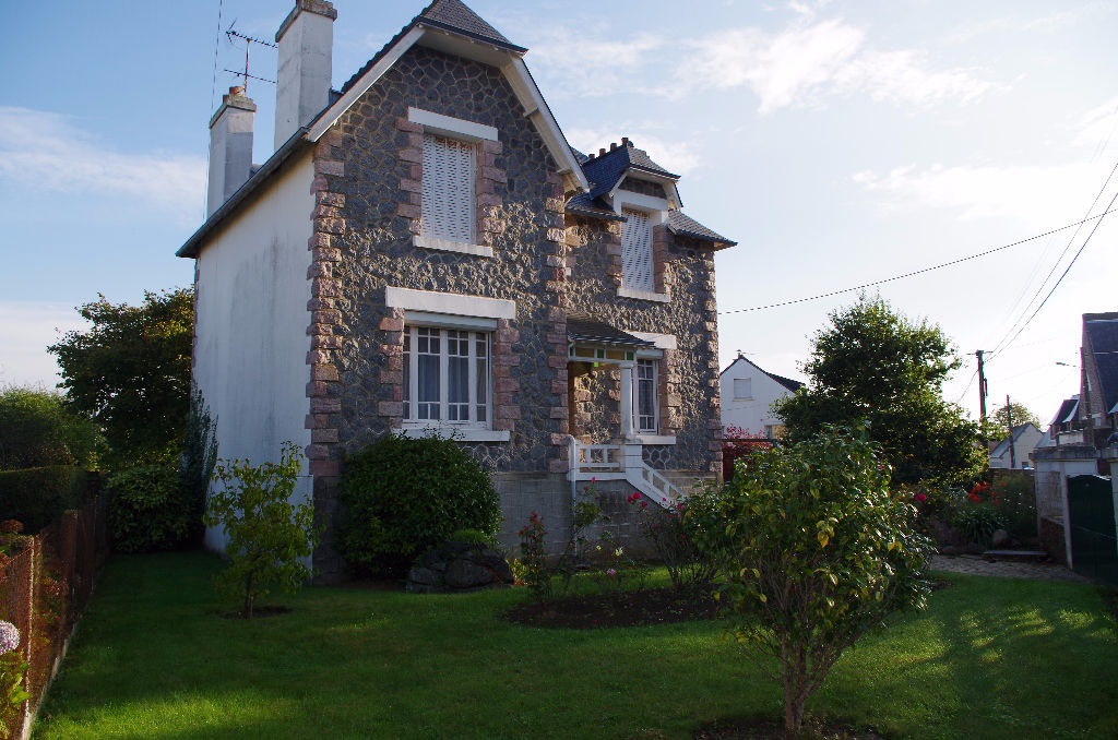 Belle maison de caractère au coeur d'Etables sur mer ! Belle maison de caractère au coeur d'Etables sur mer !