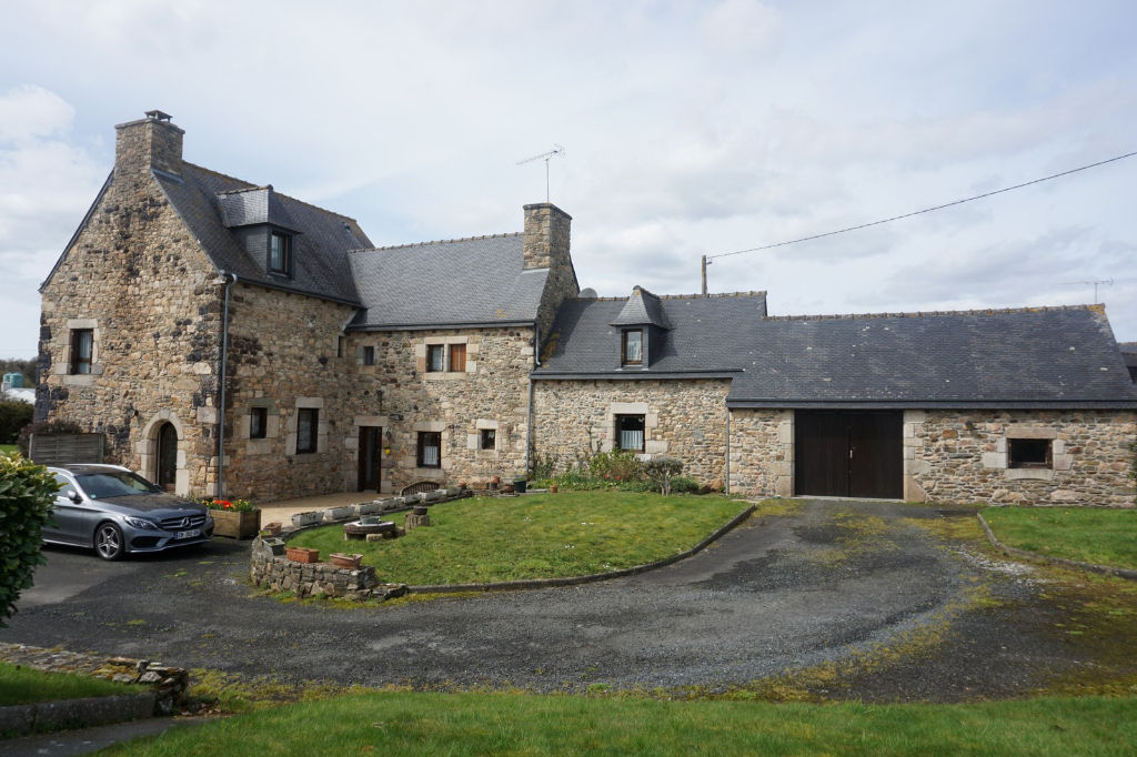 LANVOLLON : A VENDRE MAISON EN PIERRE DE CARACTÈRE! LANVOLLON : A VENDRE MAISON EN PIERRE DE CARACTÈRE!