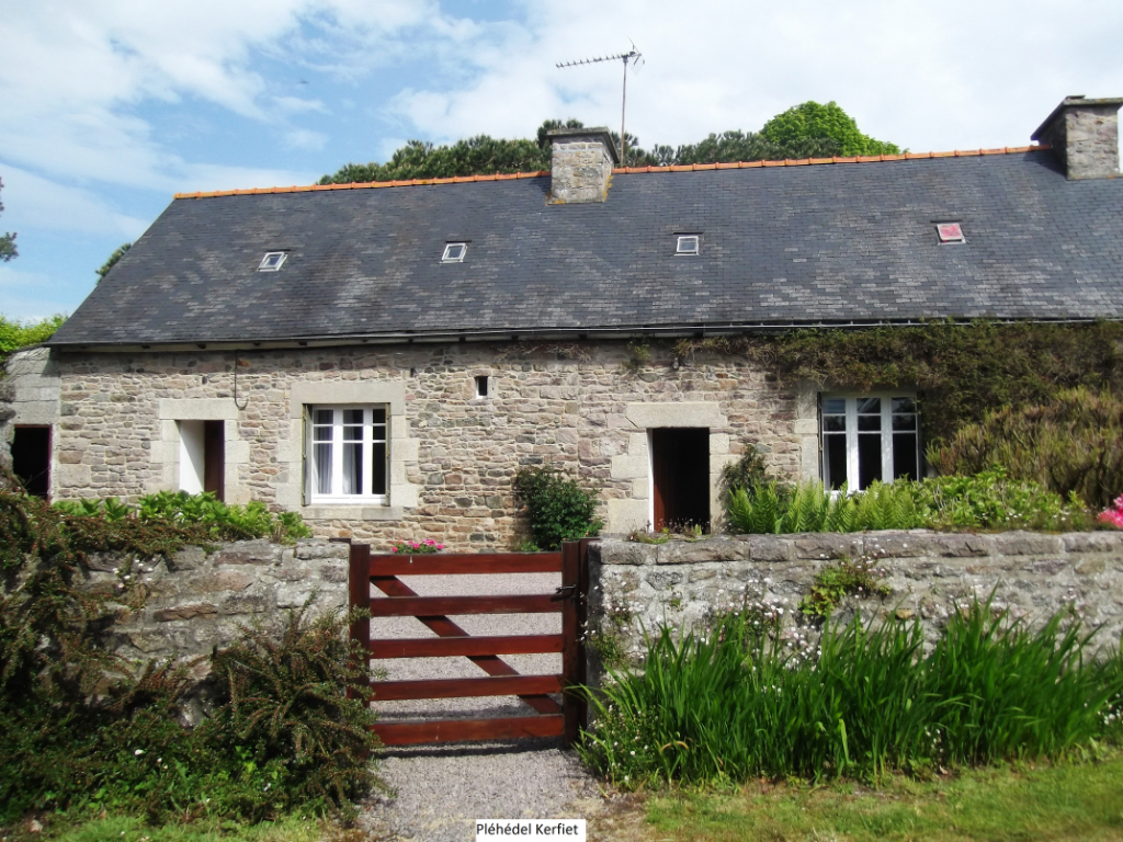 PLEHEDEL : A VENDRE LONGÈRE EN PIERRE ! PLEHEDEL : A VENDRE LONGÈRE EN PIERRE !