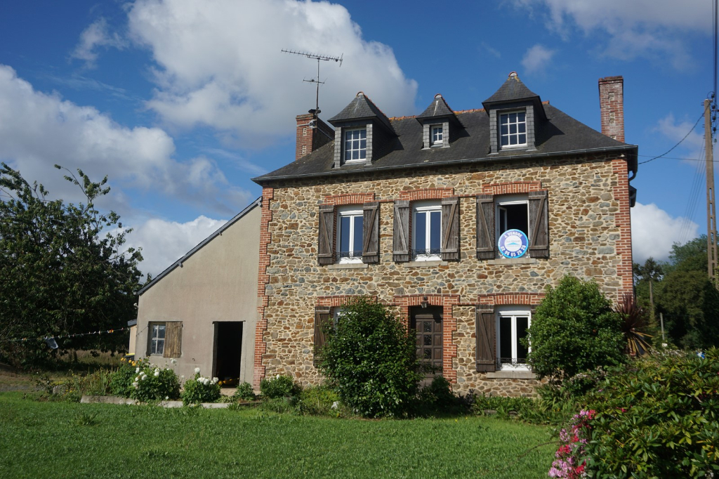 PLOURHAN : A VENDRE MAISON EN PIERRE ! PLOURHAN : A VENDRE MAISON EN PIERRE !