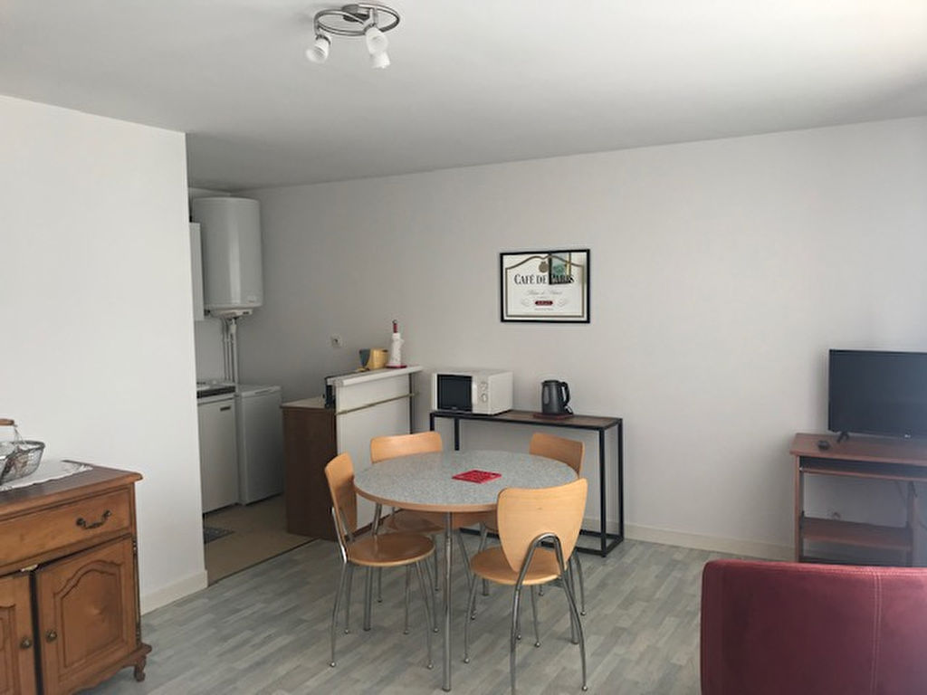 LOCATION SAISONNIÈRE : CAPACITÉ 2 PERSONNES! LOCATION SAISONNIÈRE : CAPACITÉ 2 PERSONNES!