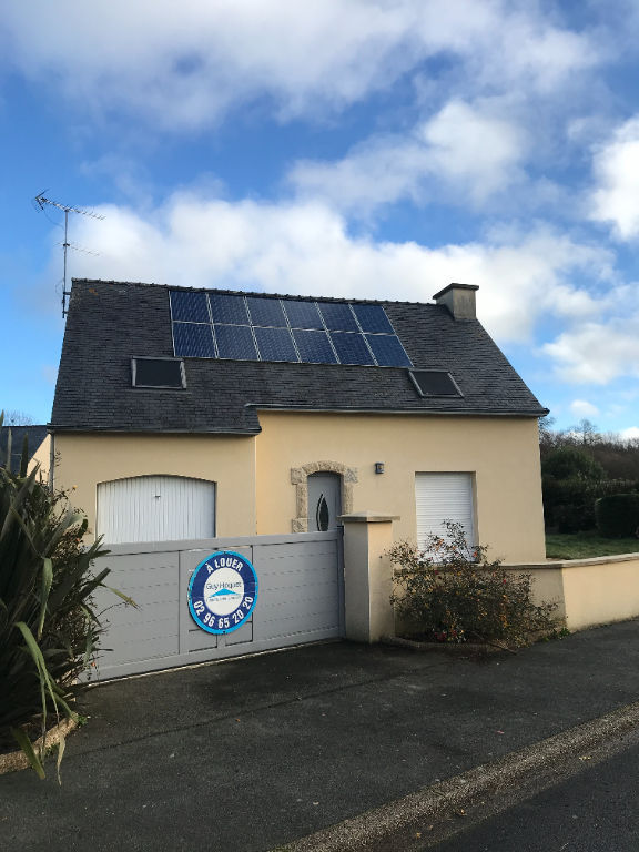 Jolie maison récente située dans un environnement calme, beau jardin, lumière dans toutes les pièces! Jolie maison récente située dans un environnement calme, beau jardin, lumière dans toutes les pièces!