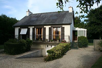 PLOURHAN, maison dans quartier r�sidentiel