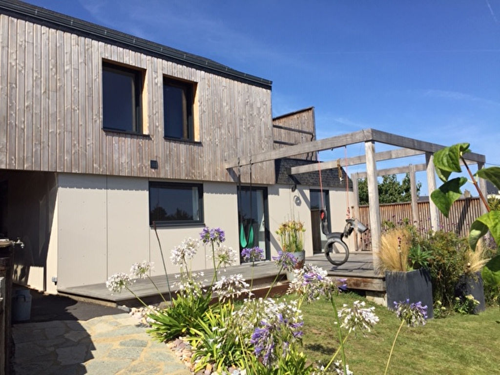 LOCATION SAISONNIERE - Petite Villa de pêcheur entièrement rénovée située dans un environnement privilégié à 2 pas de la plage ! LOCATION SAISONNIERE - Petite Villa de pêcheur entièrement rénovée située dans un environnement privilégié à 2 pas de la plage !