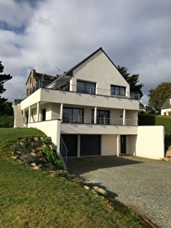 LOCATION SAISONNIERE - Maison contemporaine de 2021, idéalement située en retrait et offrant une jolie vue mer LOCATION SAISONNIERE - Maison contemporaine de 2021, idéalement située en retrait et offrant une jolie vue mer