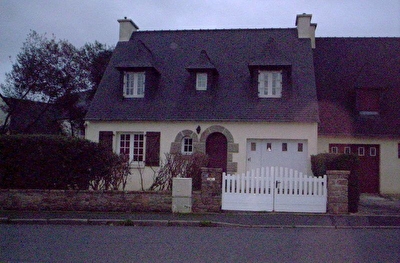 GUIPAVAS - BOURG - MAISON T5 - 120 m2