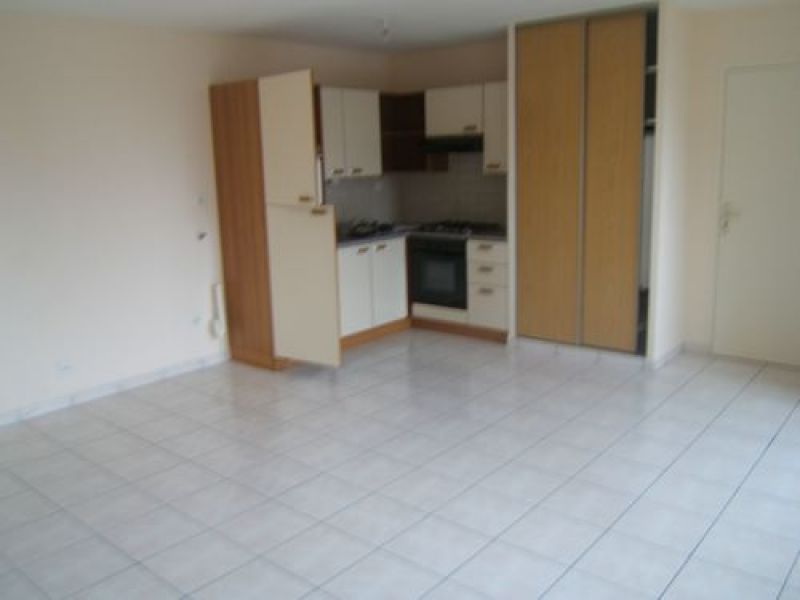 LAMBEZELLEC - BEL APPARTEMENT T1 BIS - 47m� - GARAGE