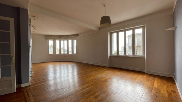 T6 - RUE YVES COLLET - 135.36 m2 T6 - RUE YVES COLLET - 135.36 m2