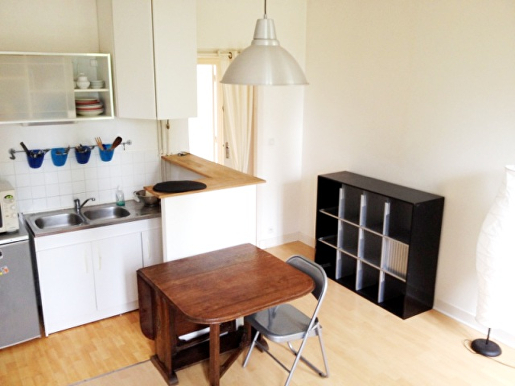 T2 MEUBLE - A LOUER - RUE CHOQUET DE LINDU - 40M² T2 MEUBLE - A LOUER - RUE CHOQUET DE LINDU - 40M²
