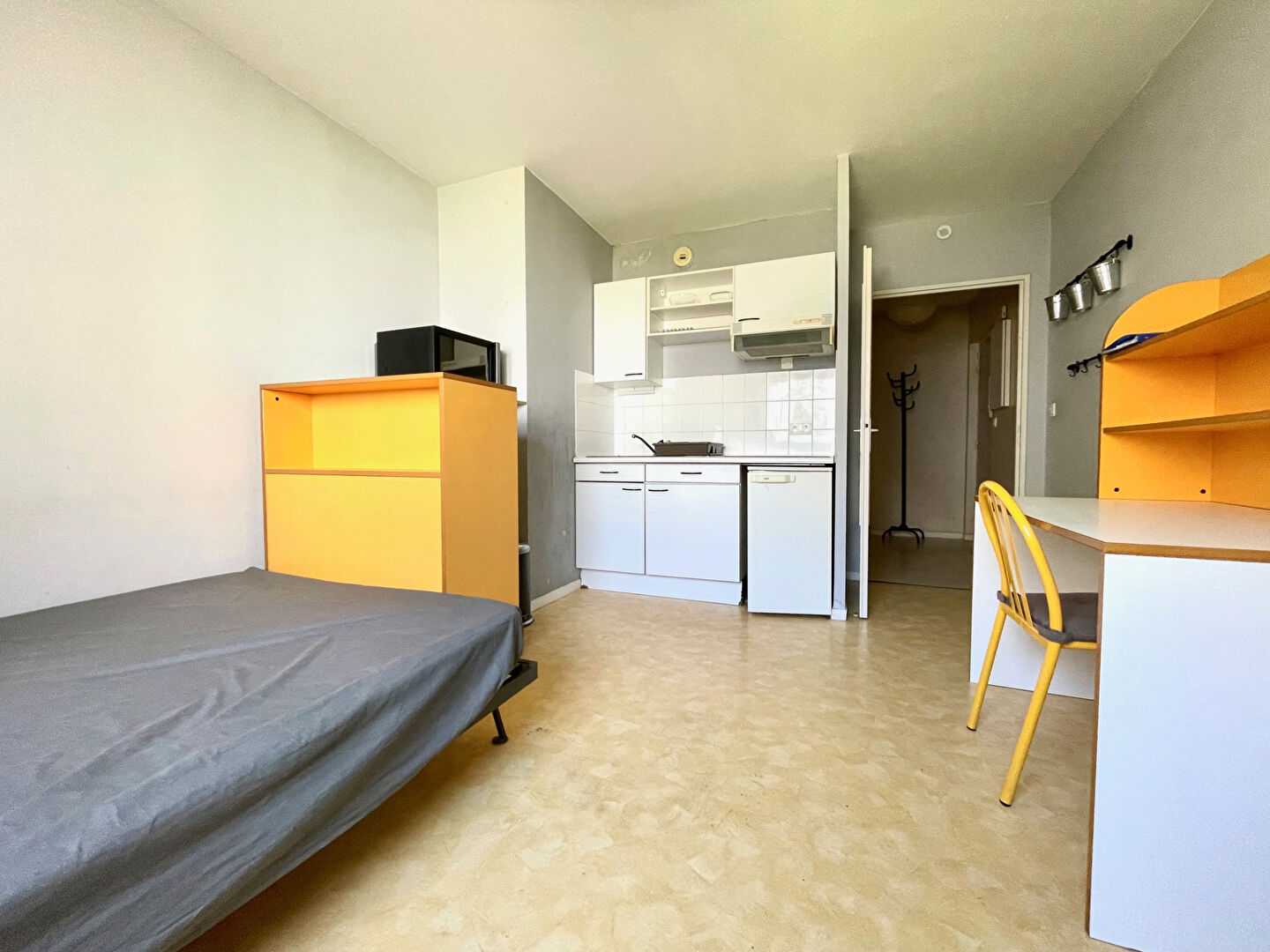 T1 MEUBLE - RUE VICTOR HUGO - 22.22 M² T1 MEUBLE - RUE VICTOR HUGO - 22.22 M²