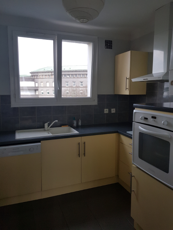T4 MEUBLÉ - RUE KERABECAM - 59 m² PARKING T4 MEUBLÉ - RUE KERABECAM - 59 m² PARKING
