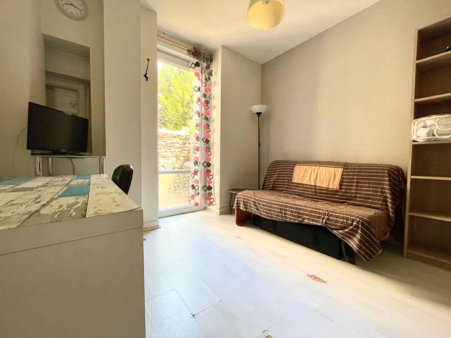 SAINT MICHEL - STUDIO de 14.22 m² - TERRASSE SAINT MICHEL - STUDIO de 14.22 m² - TERRASSE