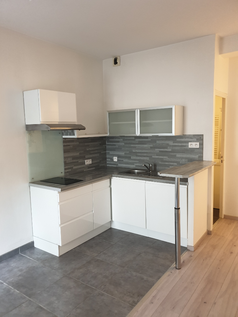 T1 BIS - RUE VICTOR HUGO - BREST - 33M² T1 BIS - RUE VICTOR HUGO - BREST - 33M²