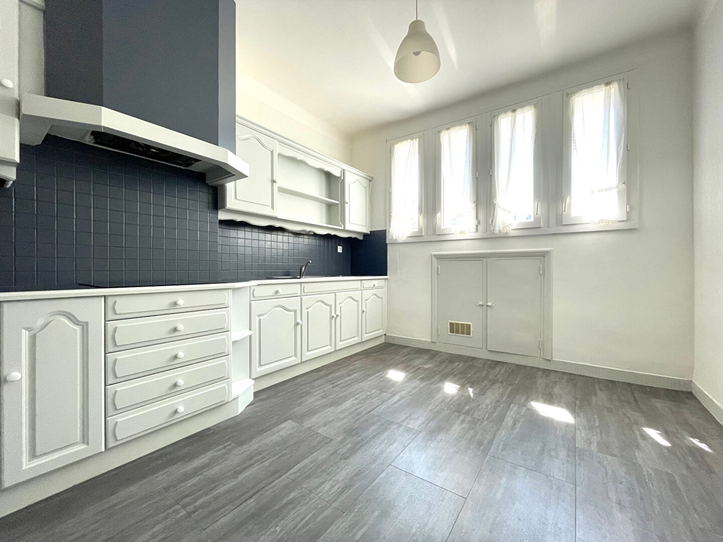 T5 AVEC GARAGE - RUE D'AIGUILLON - 100 m2 T5 AVEC GARAGE - RUE D'AIGUILLON - 100 m2