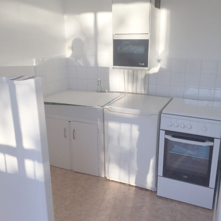 T1 - 19 RUE DE ROYAN - 23.58 m2 T1 - 19 RUE DE ROYAN - 23.58 m2