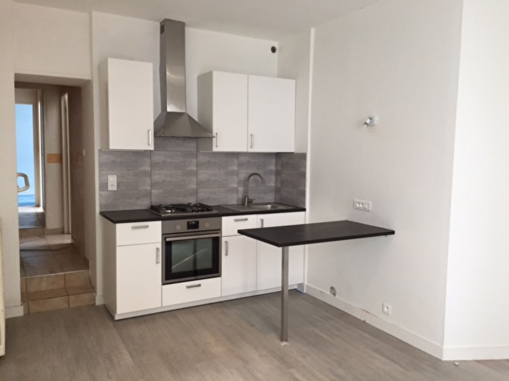 T2/T3 - RUE BUGEAUD - SAINT MARTIN - 43.84 m² T2/T3 - RUE BUGEAUD - SAINT MARTIN - 43.84 m²