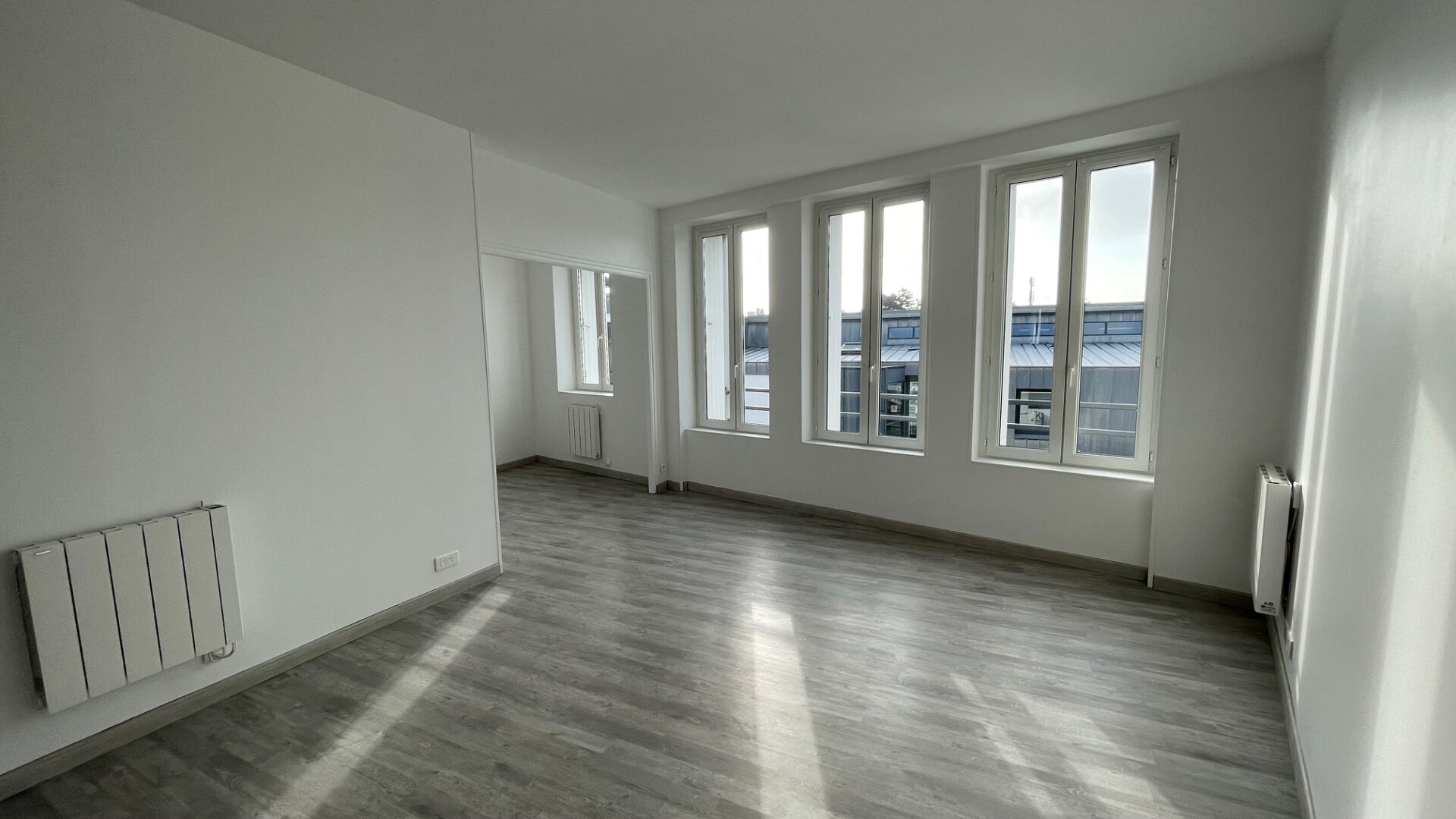 T4 - RUE VICTOR EUZEN - ST PIERRE - 76.84 m² T4 - RUE VICTOR EUZEN - ST PIERRE - 76.84 m²