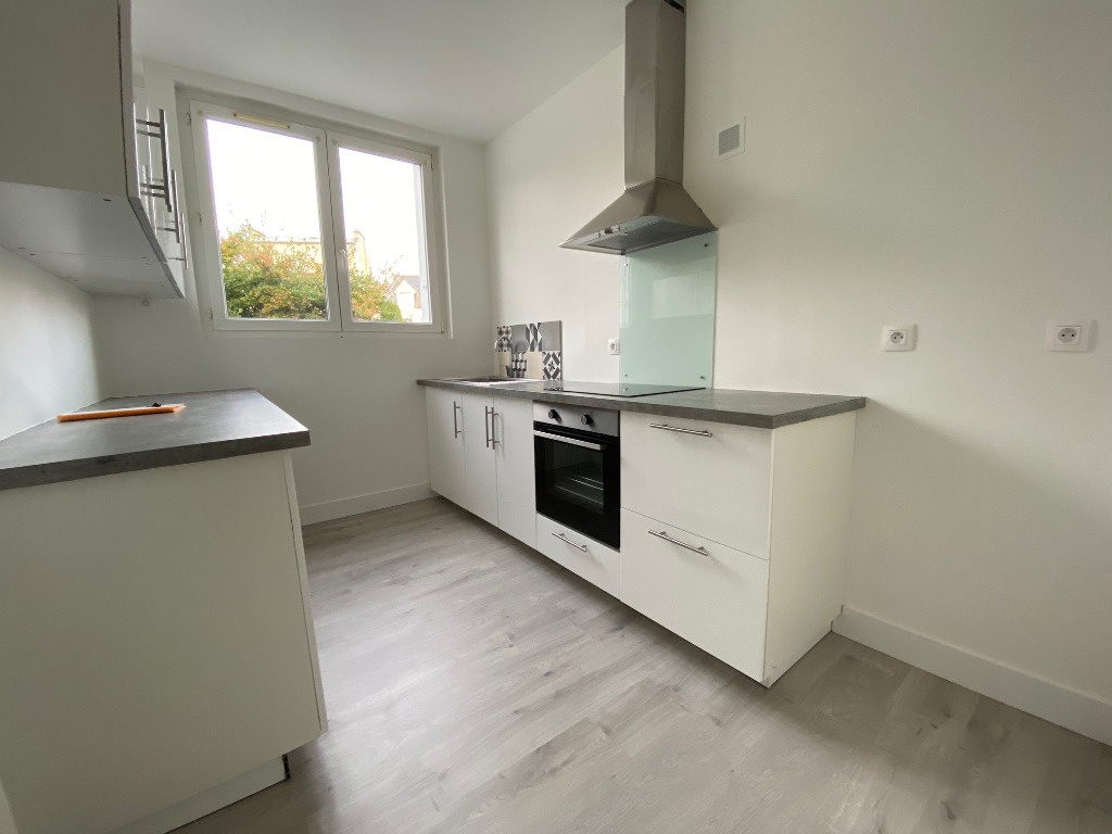 T4 - RUE VICTOR EUZEN - ST PIERRE - 76.84 m² T4 - RUE VICTOR EUZEN - ST PIERRE - 76.84 m²