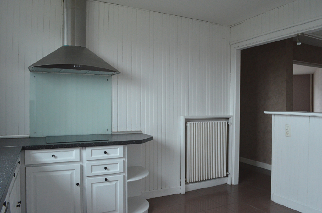 T5 - BREST KERICHEN - GARAGE - 110M² T5 - BREST KERICHEN - GARAGE - 110M²