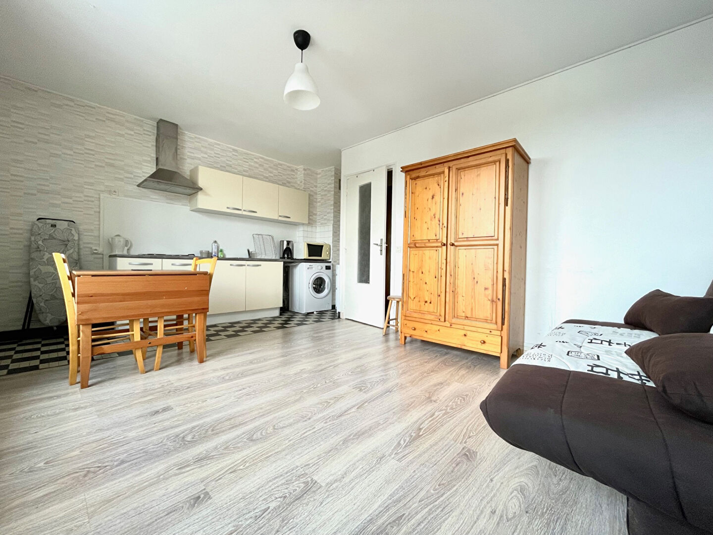 STUDIO MEUBLE - RUE LEVOT - 28 m2 STUDIO MEUBLE - RUE LEVOT - 28 m2